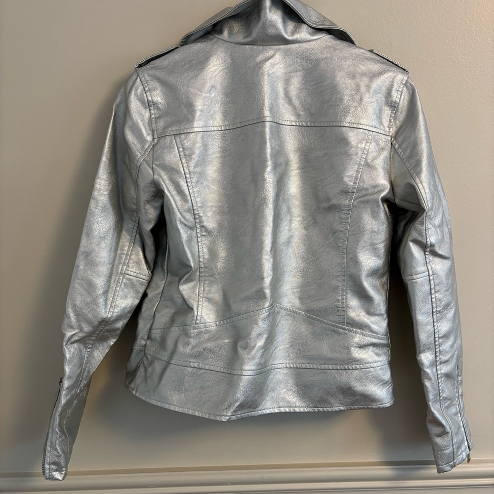 Baccini Women's Metallic Silver Leather Jacket - Picture 7 of 10